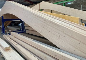 poutres courbées en bois lamellé collé - fabriquées par l'entreprise DBI bois à Langon (35)