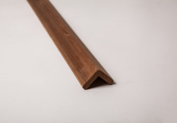 Zoom produit cornière bois - Épicéa thermo traité ; fabriqué par l'entreprise DBI spécialiste du bois à Langon (35)