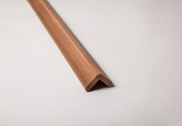 Zoom produit cornière bois - Red Cedar ; fabriqué par l'entreprise DBI spécialiste du bois à Langon (35)